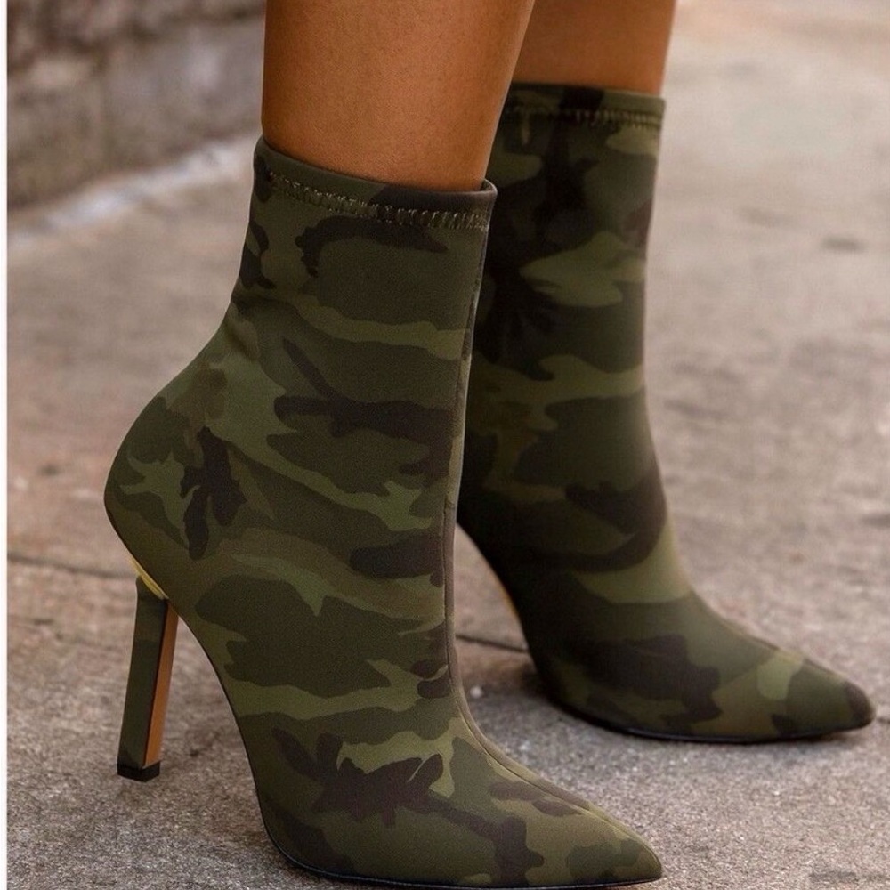 Camouflage Pointed-Toe Sock Booties - Women's Olive Camo